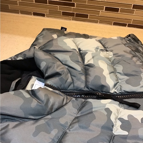 Recycle Lightweight Camouflage puff Vest. - Picture 6 of 7